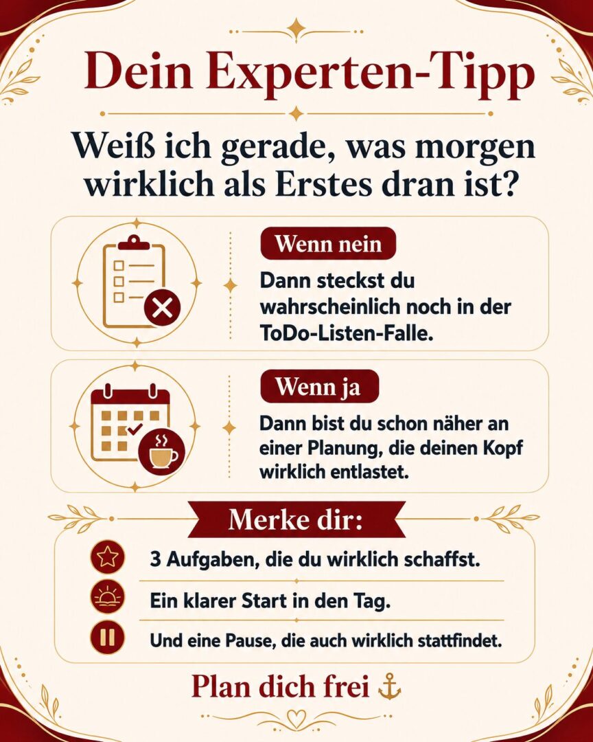 Frau sitzt am Tisch und blickt in ein Planungsbuch mit den Spalten Monat, Woche und Fokus – ruhige Szene für realistische Alltagsplanung